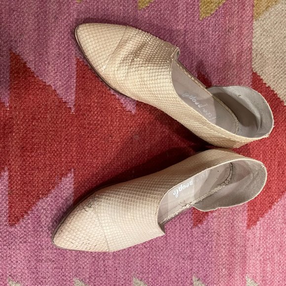 Free People Royale Flat White Embossed Flats Womens Size 37 - Picture 5 of 8